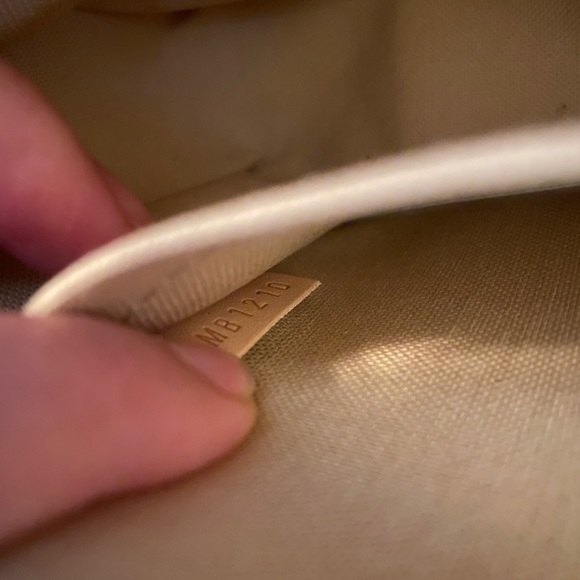 Louis Vuitton Pochette Accessoires - Picture 5 of 7